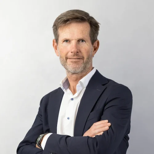 jonas-600px-q90-webp